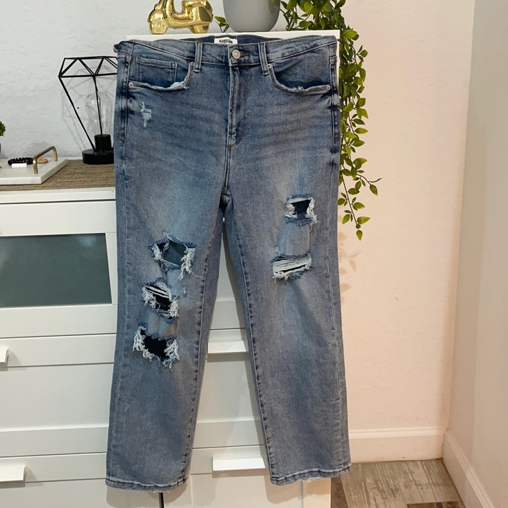 Straight Distressed Jeans